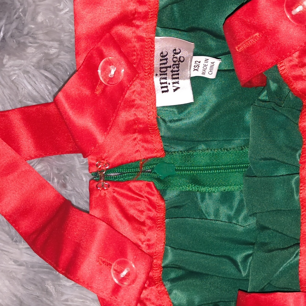 Unique Vintage Green Skirt with Red Accents - Picture 5 of 7